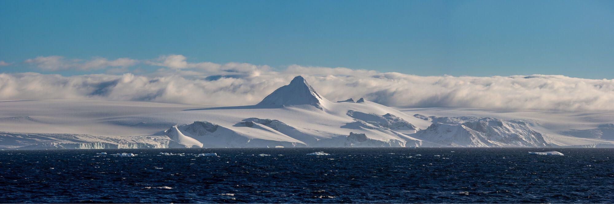 القارة البيضاء، القطب الجنوبي.  المصور: أرتيم شيستاكوف. المكان: القطب الجنوبي.