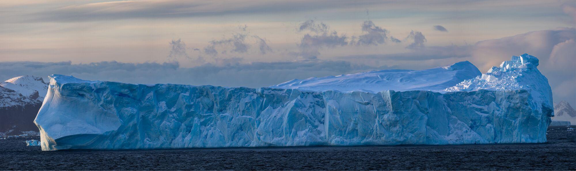 القارة القطبية الجنوبية الجليدية.  المصور: أرتيم شيستاكوف. المكان: القطب الجنوبي.