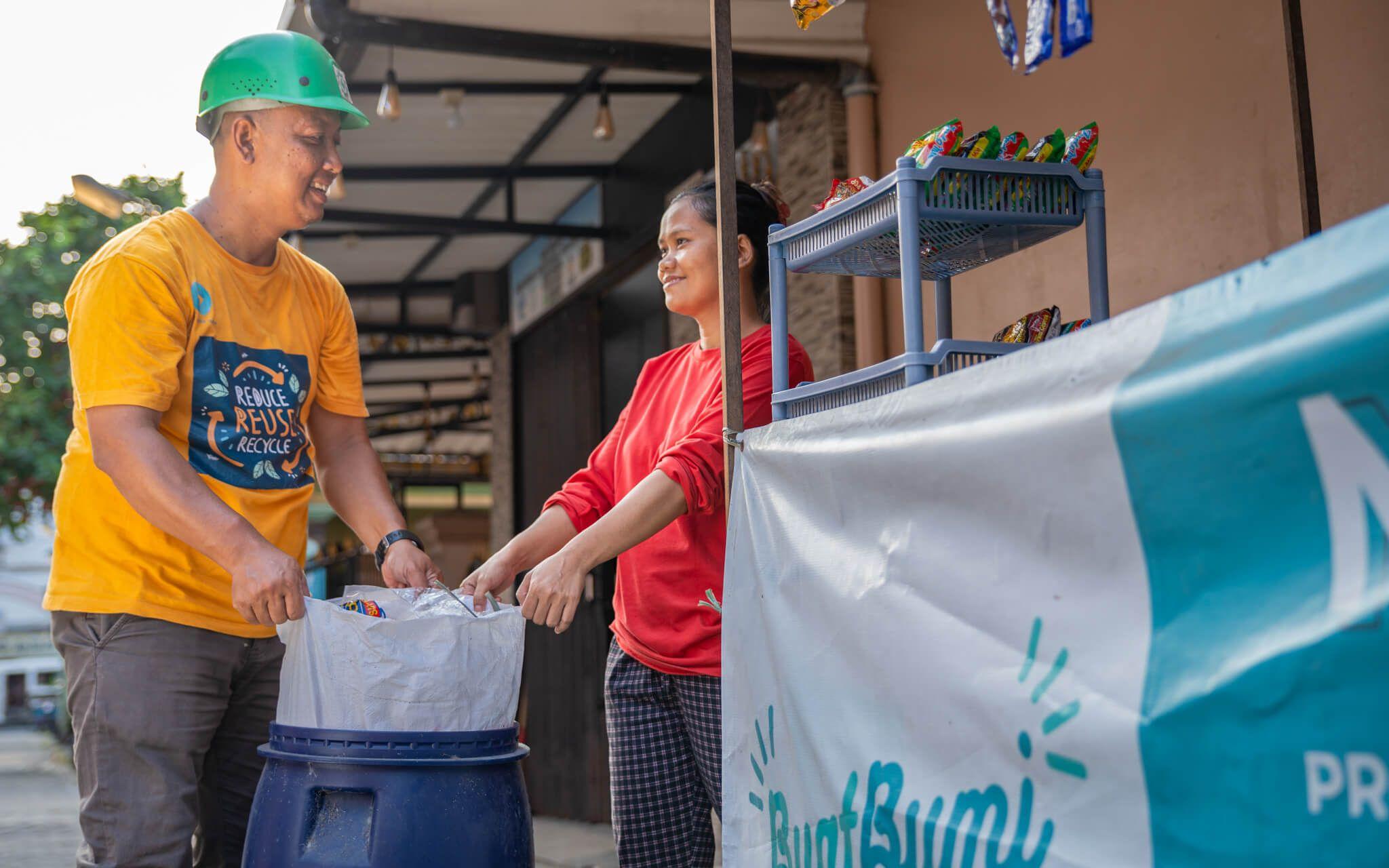 A community effort, Buat Bumi has watched as local neighbourhoods commit to change by reducing their plastic waste. 
Photo: Buat Bumi