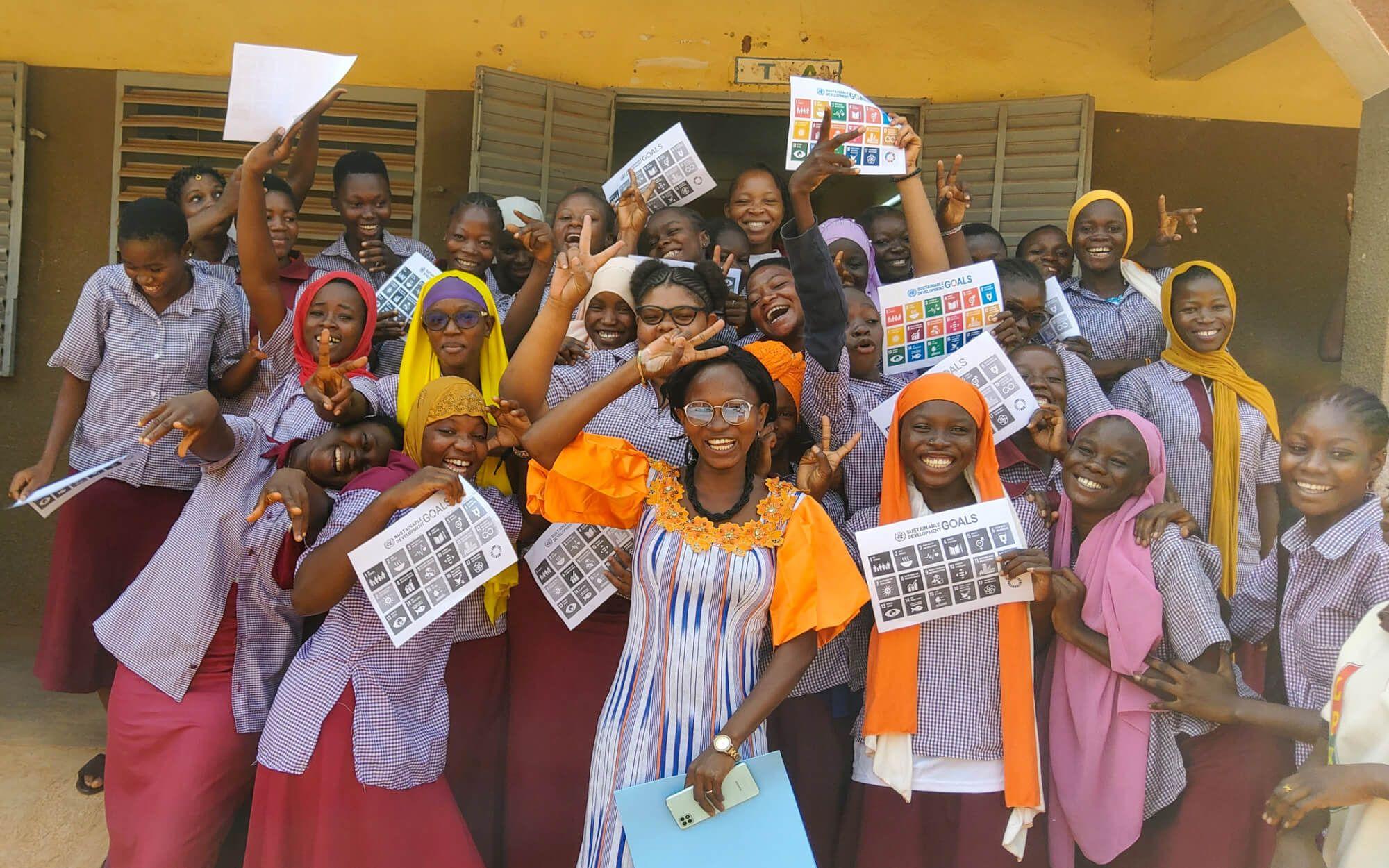 Global Schools Advocate Mariam Savadogo from Burkina Faso celebrates with her students.
Photographer: Mariam Savadogo