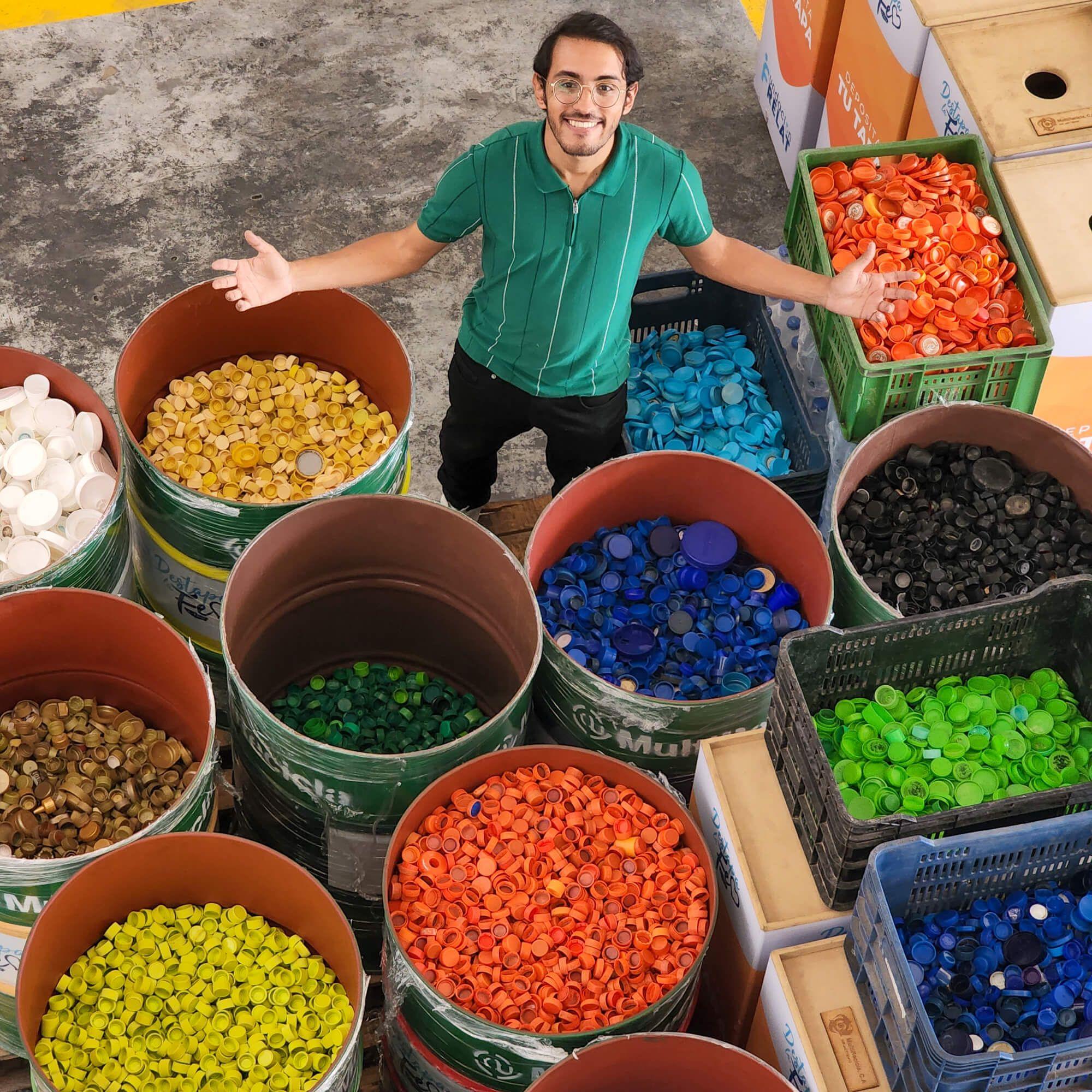 This year alone, Oscar and his foundation will be able to collect over 2 million bottle caps.
Photo: Oscar Olivares