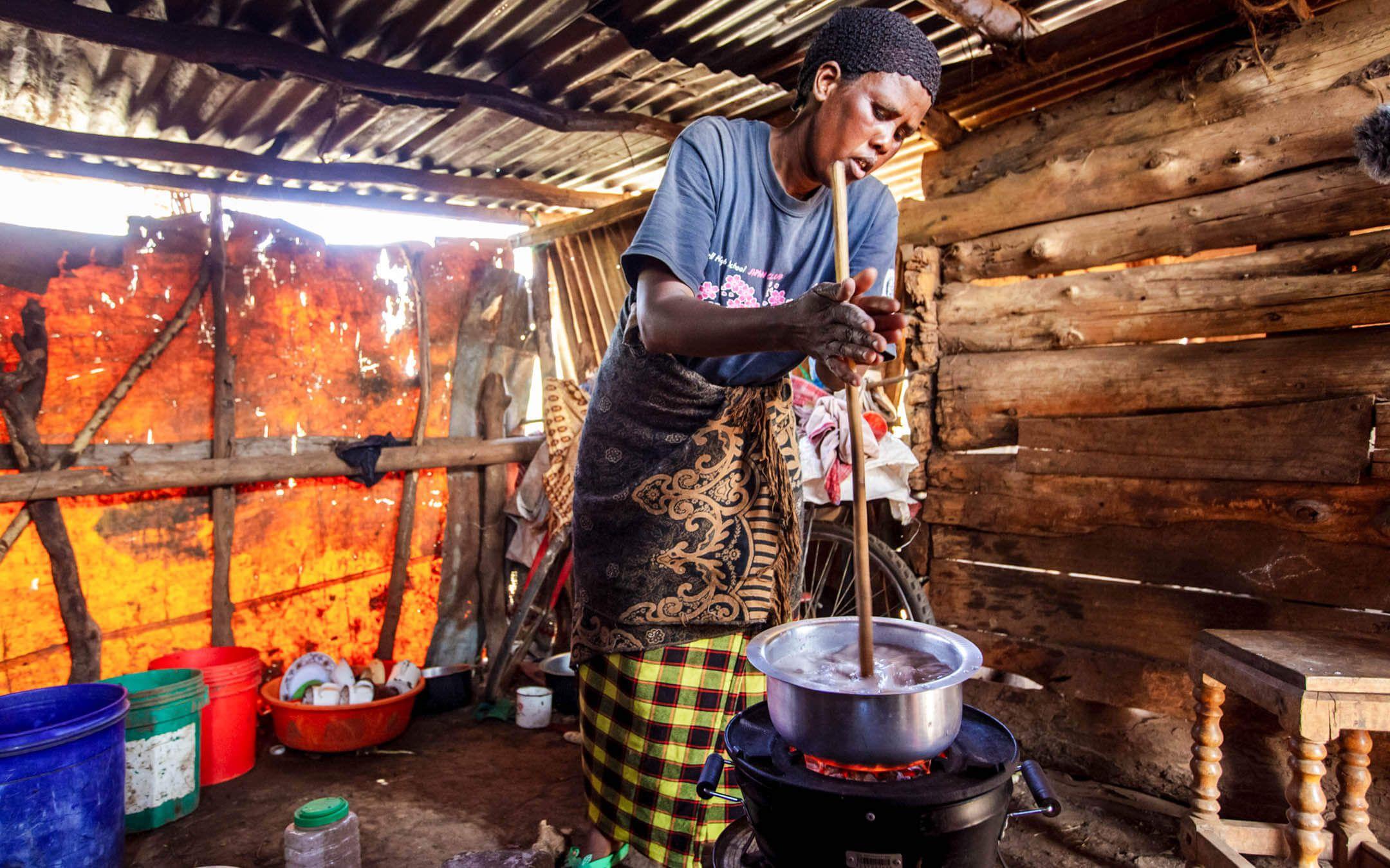 Without burning kerosene, oil, and charcoal stoves that spew carbon-heavy toxic fumes, students cannot do their homework, families struggle to cook, and shops shut early.
Photo: Solar Sisters