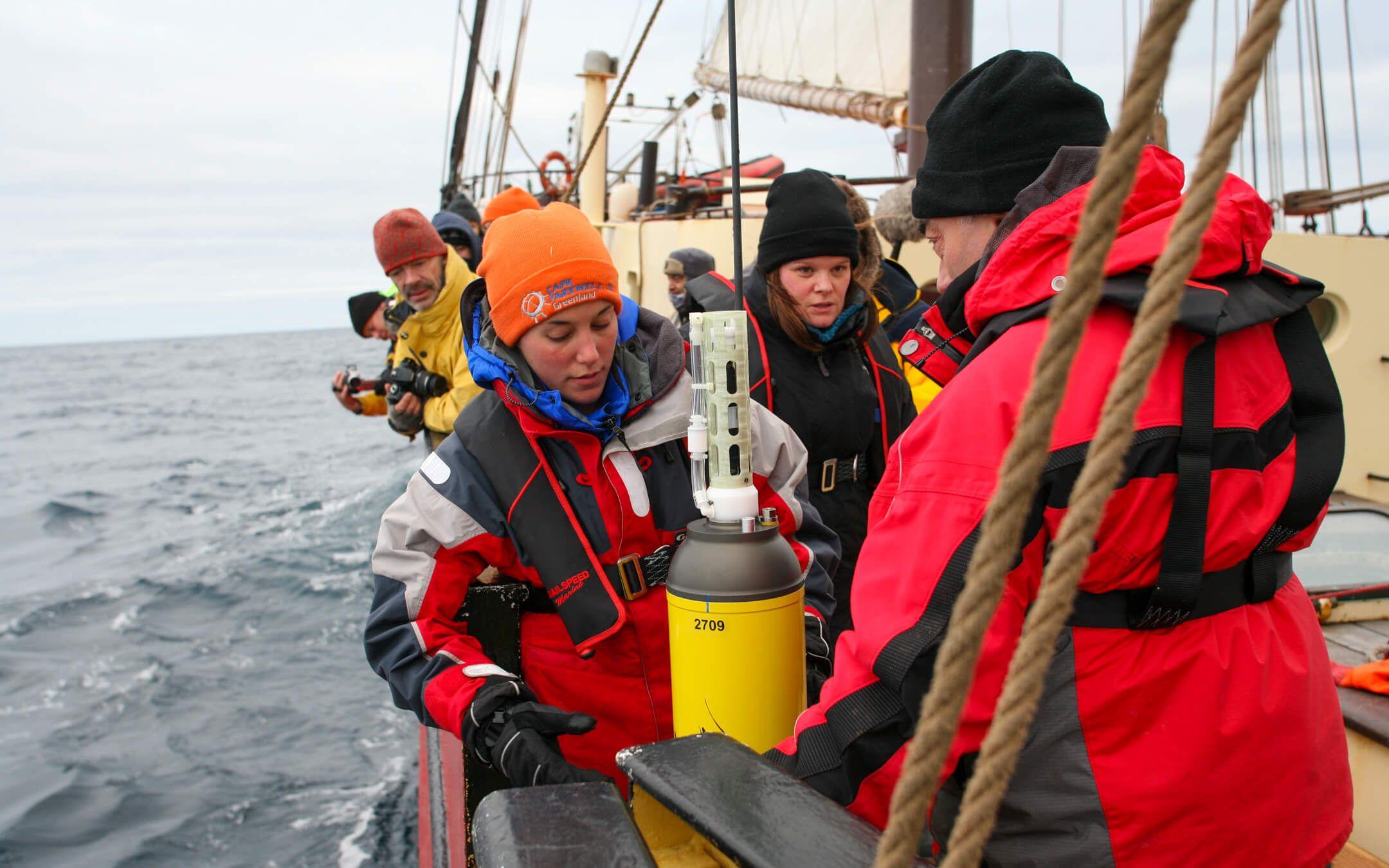 Oceanographers during the 2007 Arctic Expedition.
Photographer: Nick Cobbing