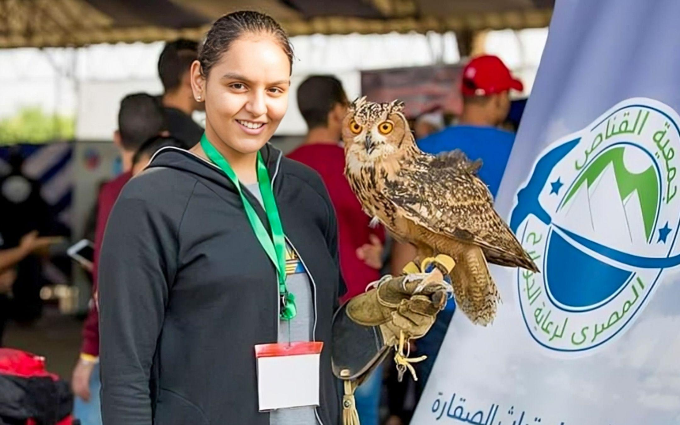 بسملة السيد أحد أعضاء جمعية القناص المصري، وصقارة شاركت فى عدد من السباقات وفازت في أحد السباقات بالمركز الأول 
المصدر: سيد السيد