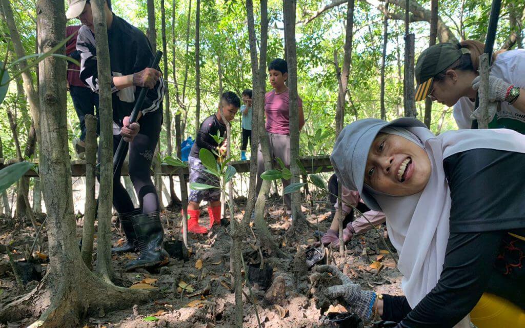 Happy faces at EcoKnights’ Tree4Us, a tree planting programme that brings together organisations across Malaysia.
Photo: EcoKnights