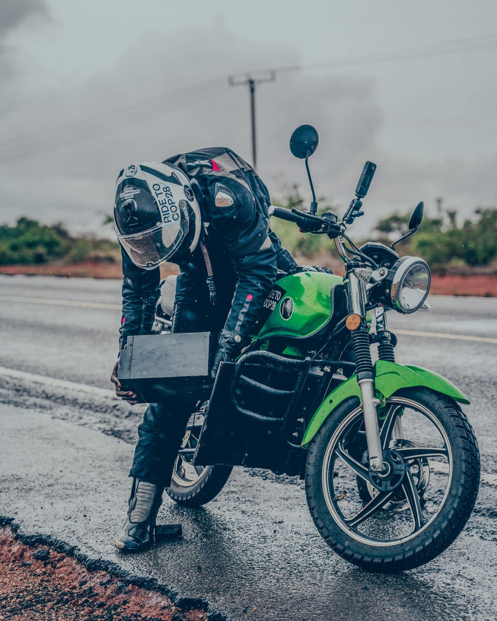 One of Mazi Mobility’s main goals is to assuage consumer anxiety over battery usage in electric vehicles. No charge? No problem. Mazi Mobility’s ambulance service delivers fully charged electric batteries for motorcyclists in need.
Photo: Mazi Mobility