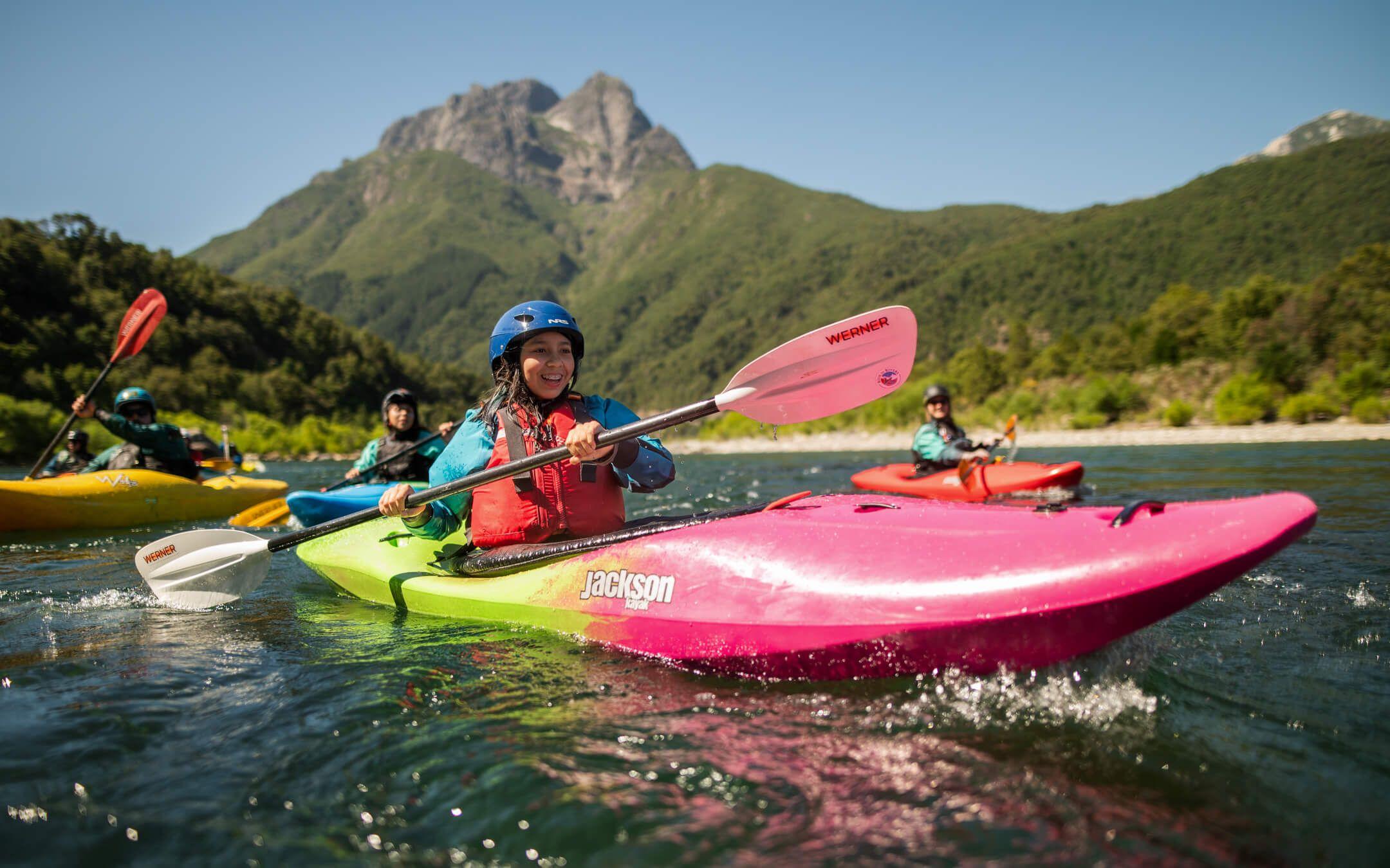 Many past program participants now study environmental law or resource management, become fishing guides or work in river recreation, showcasing alternatives to damming.
Photo: Rios to Rivers