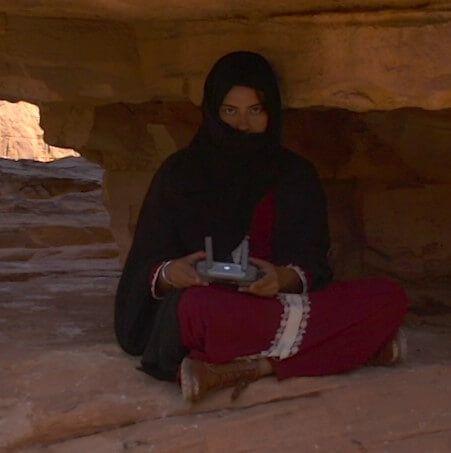 نورة النيادي